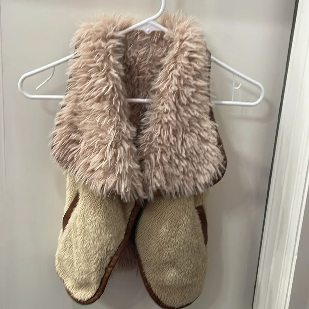 Cozy Kids' Faux Fur Vest - Cream and Brown